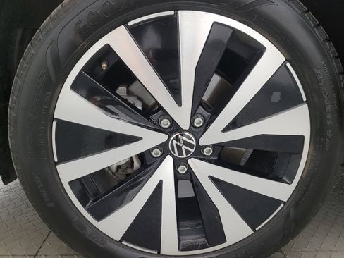 Used 2024 Volkswagen Taos SE FWD image 31