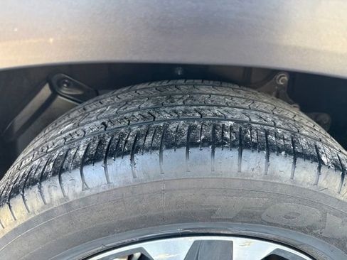 Used 2020 Toyota Highlander XLE image 14