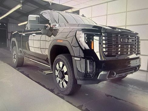 Used 2024 GMC Sierra 2500 Denali w/ Denali Reserve Package AWD/4WD image 1