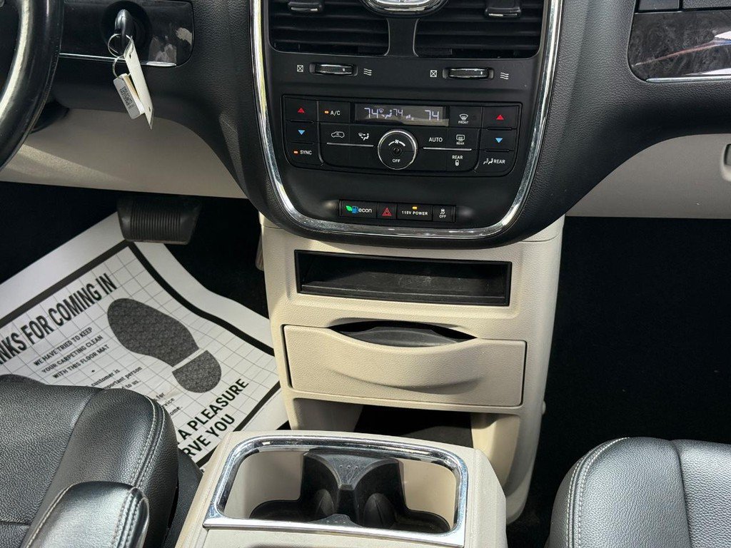 Used 2014 Chrysler Town & Country Touring FWD image 11