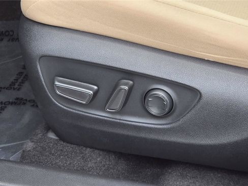 Used 2022 Toyota RAV4 XLE AWD/4WD image 16