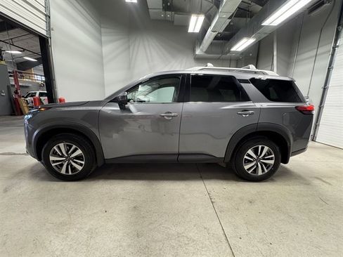 Used 2022 Nissan Pathfinder SL image 4