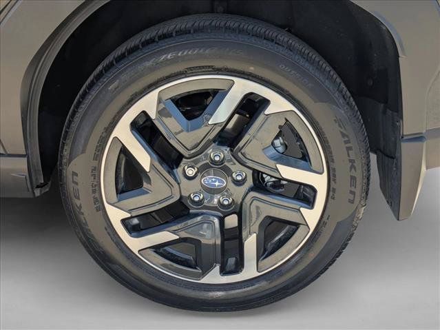Used 2025 Subaru Forester Limited AWD/4WD image 25