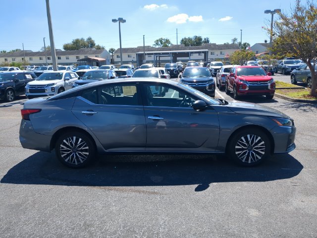 Used 2025 Nissan Altima 2.5 SV FWD image 5