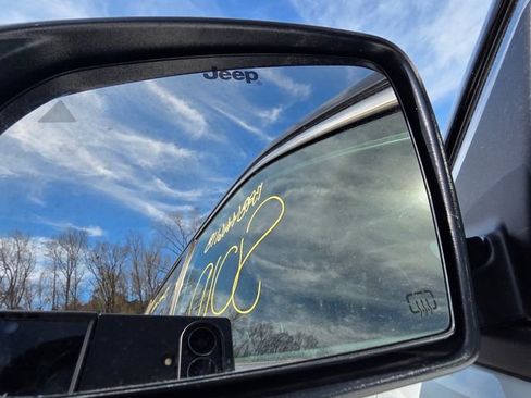 Used 2025 Jeep Compass Limited image 7