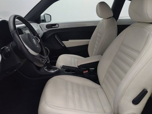 Used 2015 Volkswagen Beetle 1.8T Classic FWD image 17