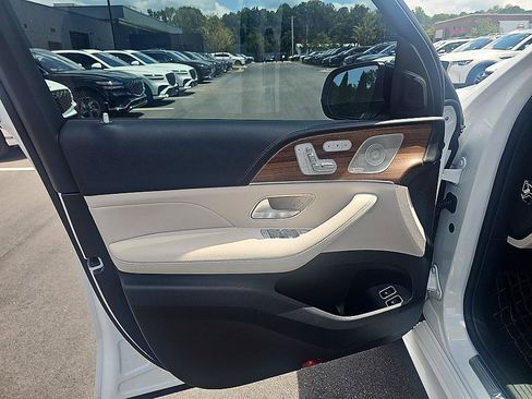 Used 2025 Mercedes-Benz GLE 450e 4MATIC image 11