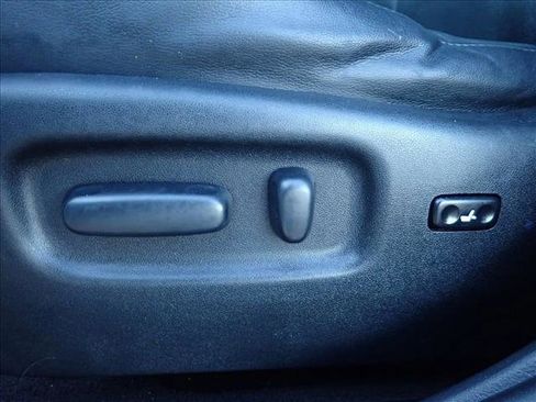 Used 2012 Toyota Highlander Limited w/ Tow Pkg image 13