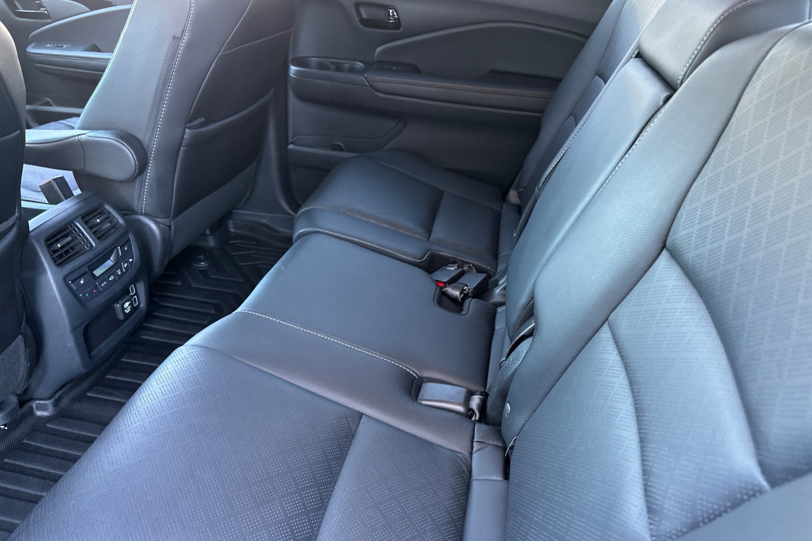 Used 2023 Honda Passport Elite image 12