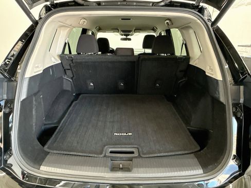 Used 2025 Nissan Rogue SV FWD image 28