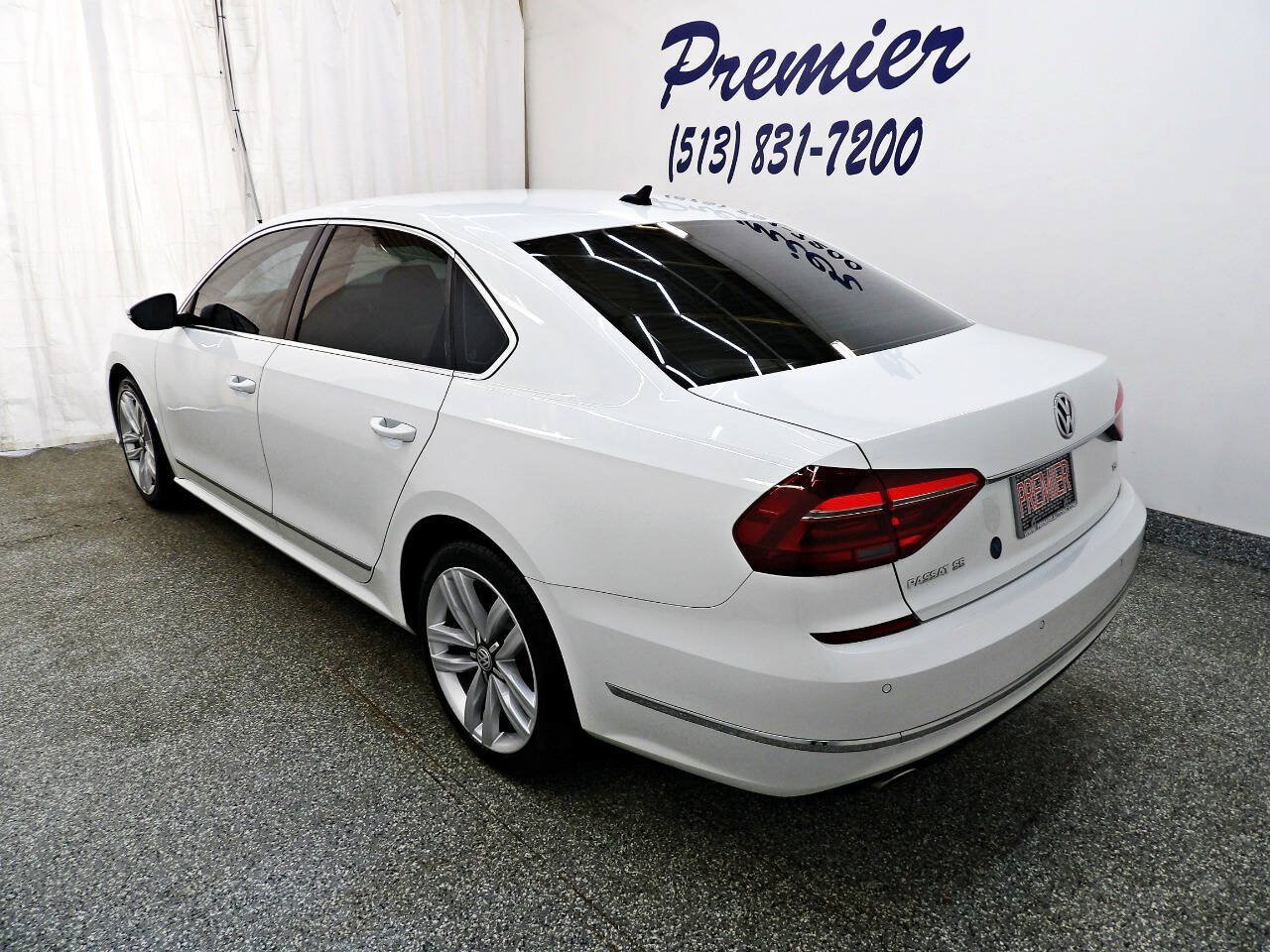 Used 2017 Volkswagen Passat 1.8T SE FWD image 4