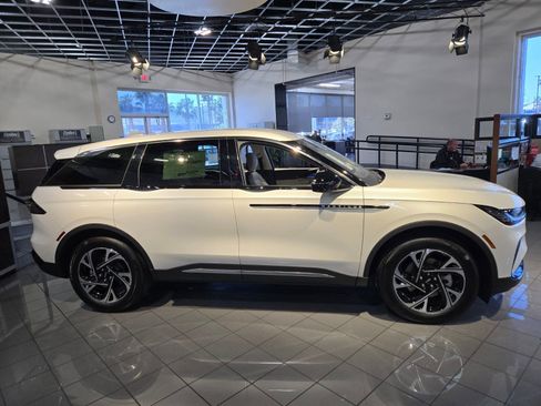 New 2026 Lincoln Nautilus Premier AWD/4WD image 3