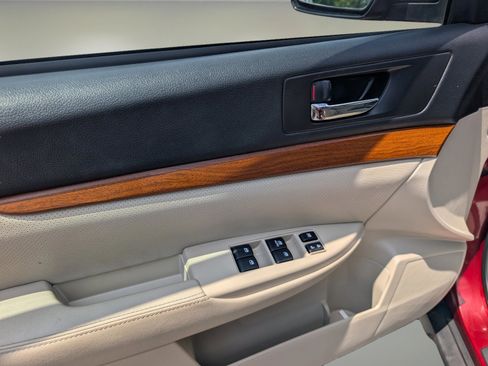 Used 2014 Subaru Outback 2.5i Limited w/ Moonroof Package image 9