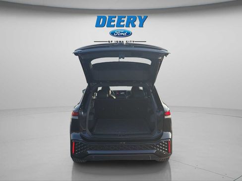 Used 2025 Volkswagen Tiguan SE R-Line image 15