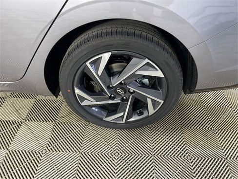 New 2025 Hyundai Elantra Limited image 20