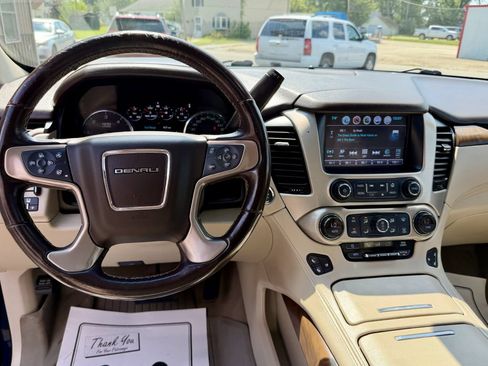 Used 2019 GMC Yukon XL Denali w/ Denali Ultimate Package AWD/4WD image 9