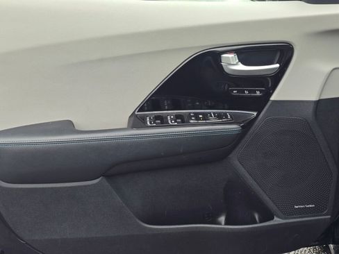 Used 2018 Kia Niro EX Premium image 14
