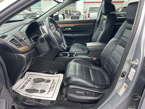 Used 2018 Honda CR-V Touring image 2