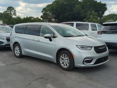 Used 2023 Chrysler Pacifica Touring-L