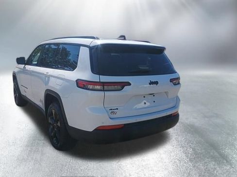 Used 2023 Jeep Grand Cherokee L Laredo AWD/4WD image 3