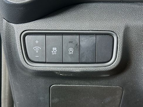 Used 2025 Kia Soul LX w/ LX Technology Package FWD image 17