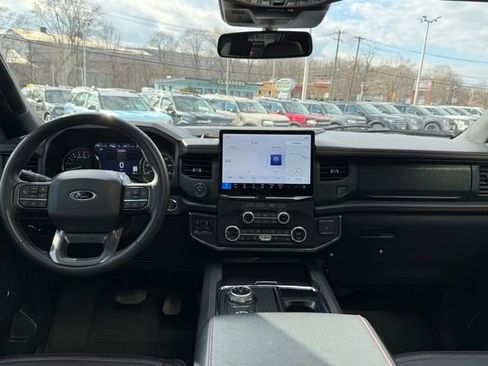 Certified 2023 Ford Expedition Limited image 3
