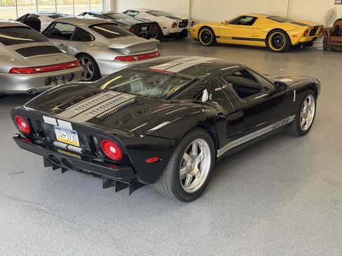 Used 2005 Ford GT RWD image 22