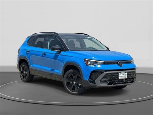 New 2025 Volkswagen Taos SE image 1