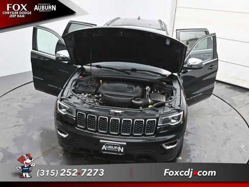 Used 2021 Jeep Grand Cherokee Laredo image 32