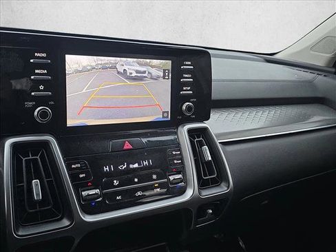 Used 2021 Kia Sorento S image 12