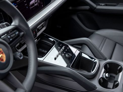 Certified 2026 Porsche Cayenne Coupe AWD/4WD image 40