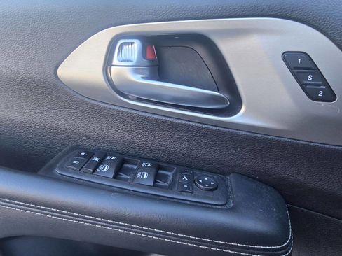 Used 2023 Chrysler Pacifica Limited w/ S Appearance Package image 19