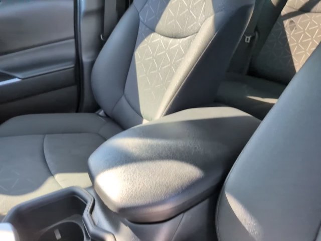 Used 2024 Toyota RAV4 XLE FWD image 21