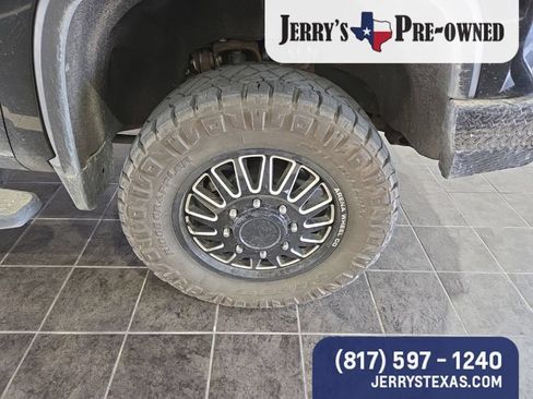 Used 2025 Chevrolet Silverado 3500 LTZ w/ LTZ Convenience Package AWD/4WD image 4