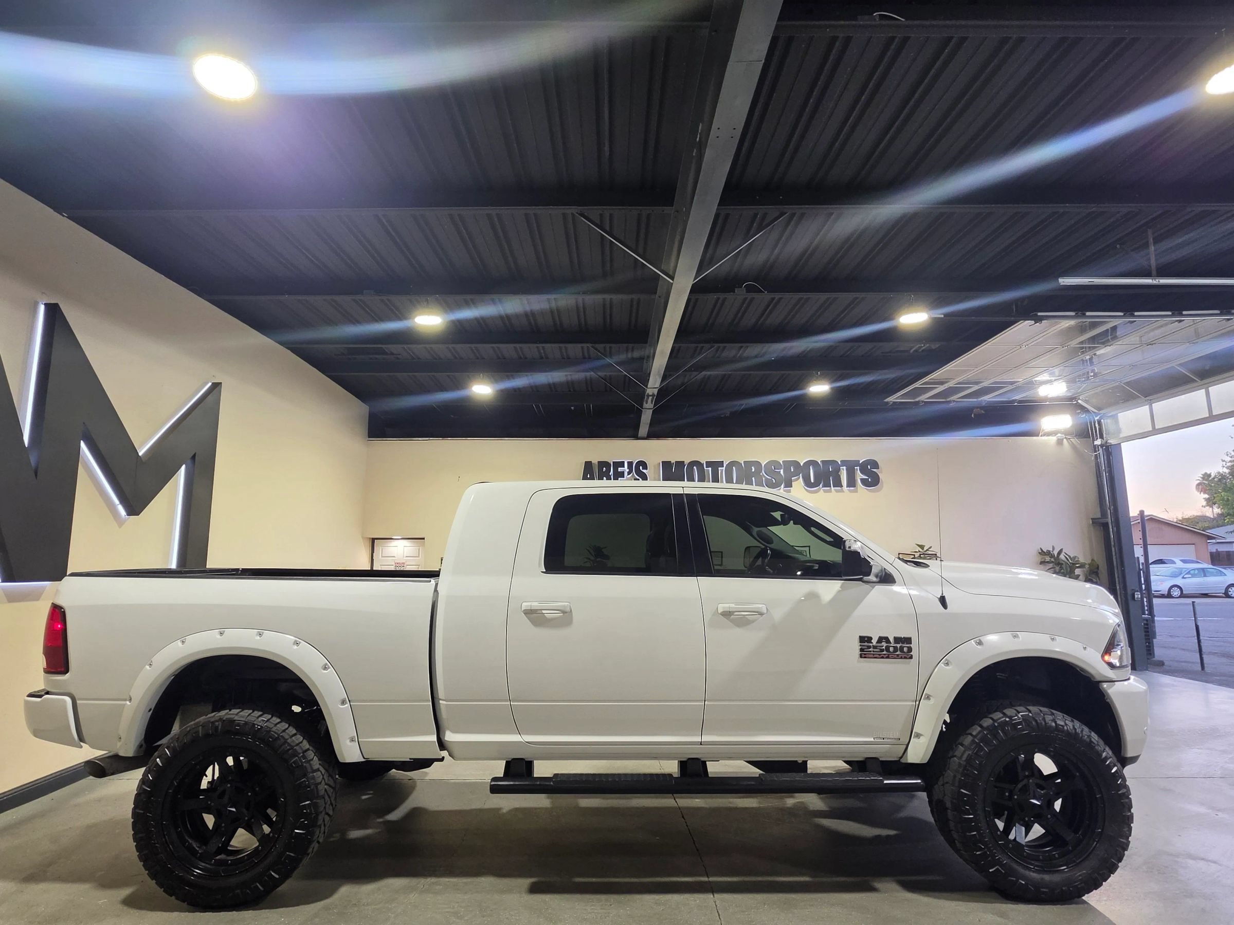 Used 2017 RAM 2500 Big Horn w/ Sport Appearance Group AWD/4WD image 4