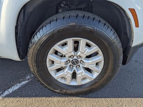 Certified 2024 Nissan Frontier SV w/ SV Convenience Package image 9