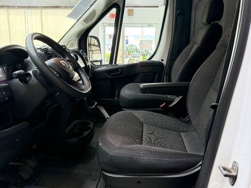 Used 2025 RAM ProMaster 2500 w/ Convenience Group FWD image 11