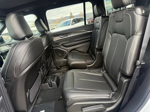 New 2026 Jeep Grand Cherokee L Limited w/ Luxury Tech Group II AWD/4WD image 15
