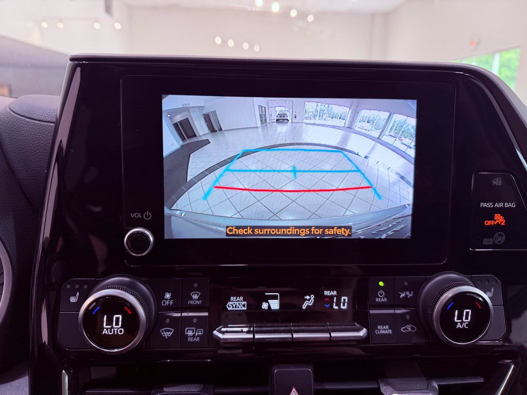 Used 2023 Toyota Highlander XLE FWD image 25