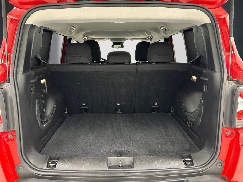 Used 2016 Jeep Renegade Latitude FWD image 12