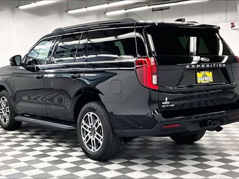 Used 2025 Ford Expedition Active AWD/4WD image 3