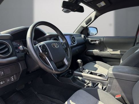 Used 2020 Toyota Tacoma TRD Off-Road AWD/4WD image 15