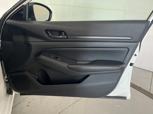Used 2024 Nissan Altima 2.5 S FWD image 28