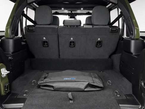 Used 2024 Jeep Wrangler Unlimited Sahara image 9