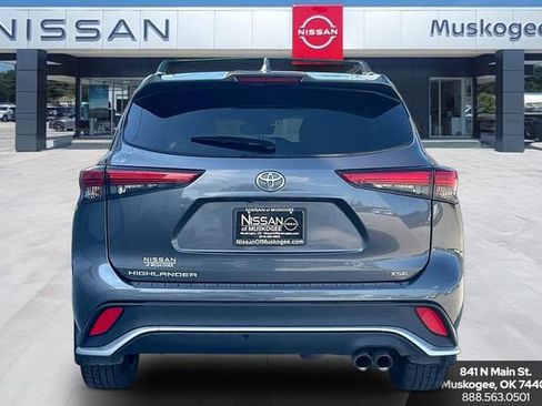 Used 2023 Toyota Highlander XSE FWD image 6