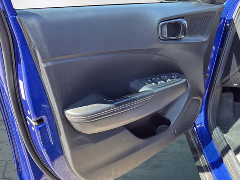 Used 2023 Hyundai Venue Limited FWD image 10