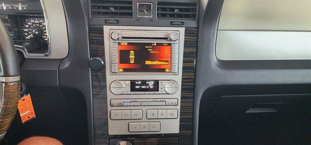 Used 2010 Lincoln Navigator L 4WD image 30