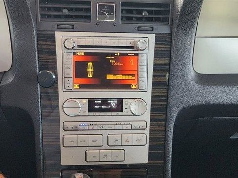 Used 2010 Lincoln Navigator L 4WD image 30