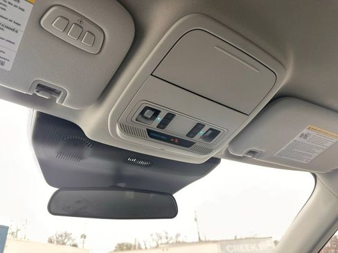 Used 2025 Ford Explorer Active w/ Active Comfort Package image 25