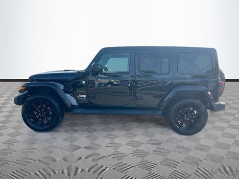 Used 2022 Jeep Wrangler Unlimited Sahara w/ Cold Weather Group AWD/4WD image 9